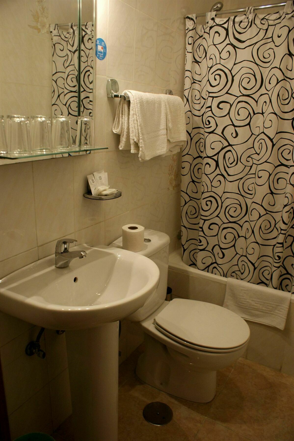 Hostal Rias Bajas Madrid Dış mekan fotoğraf